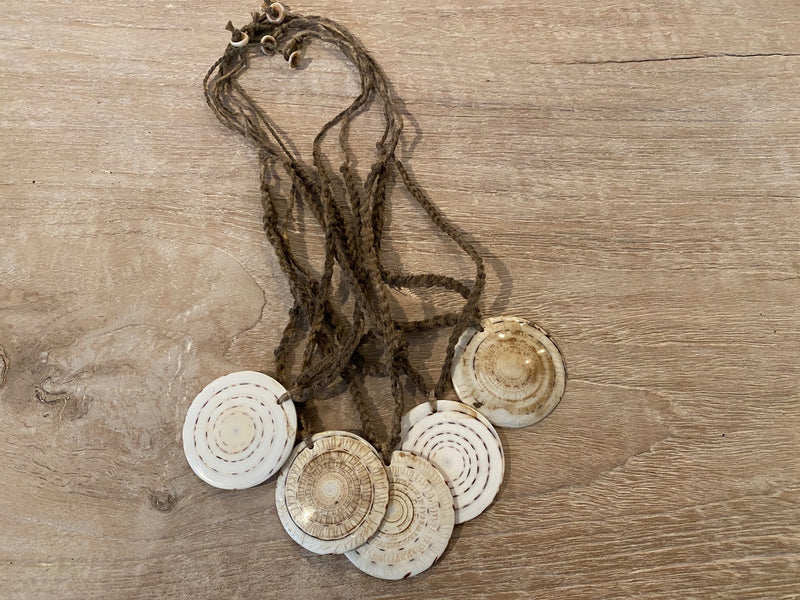 Olon Olon Shell Necklace