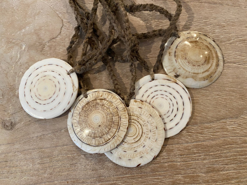 Olon Olon Shell Necklace