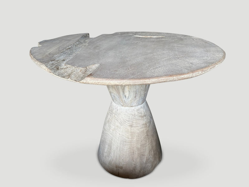 St. Barts Organic Round Table