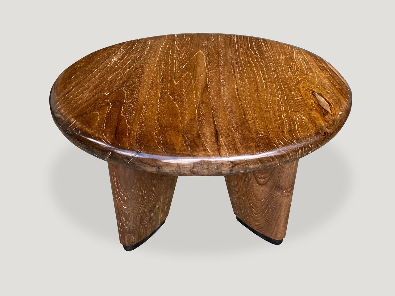 MID CENTURY COUTURE LOW PROFILE ROUND COFFEE TABLE