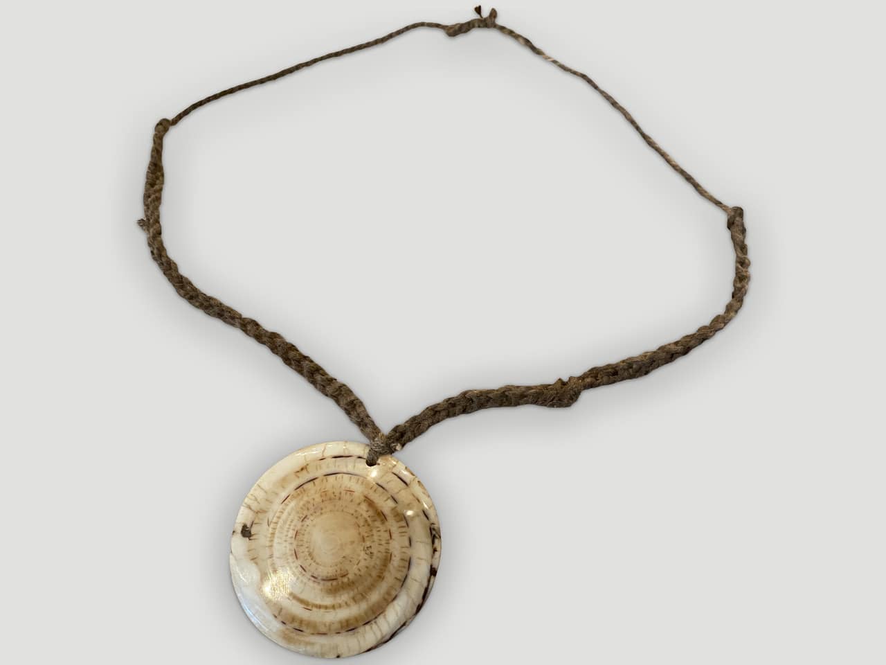 olon olon shell necklace