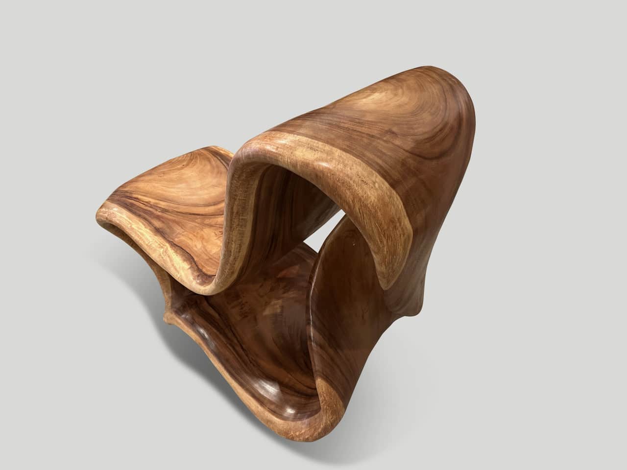 IMPRESSIVE SCULPTURAL CHAIR