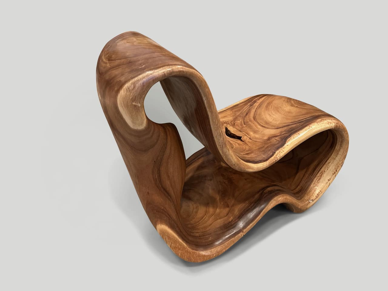 IMPRESSIVE SCULPTURAL CHAIR