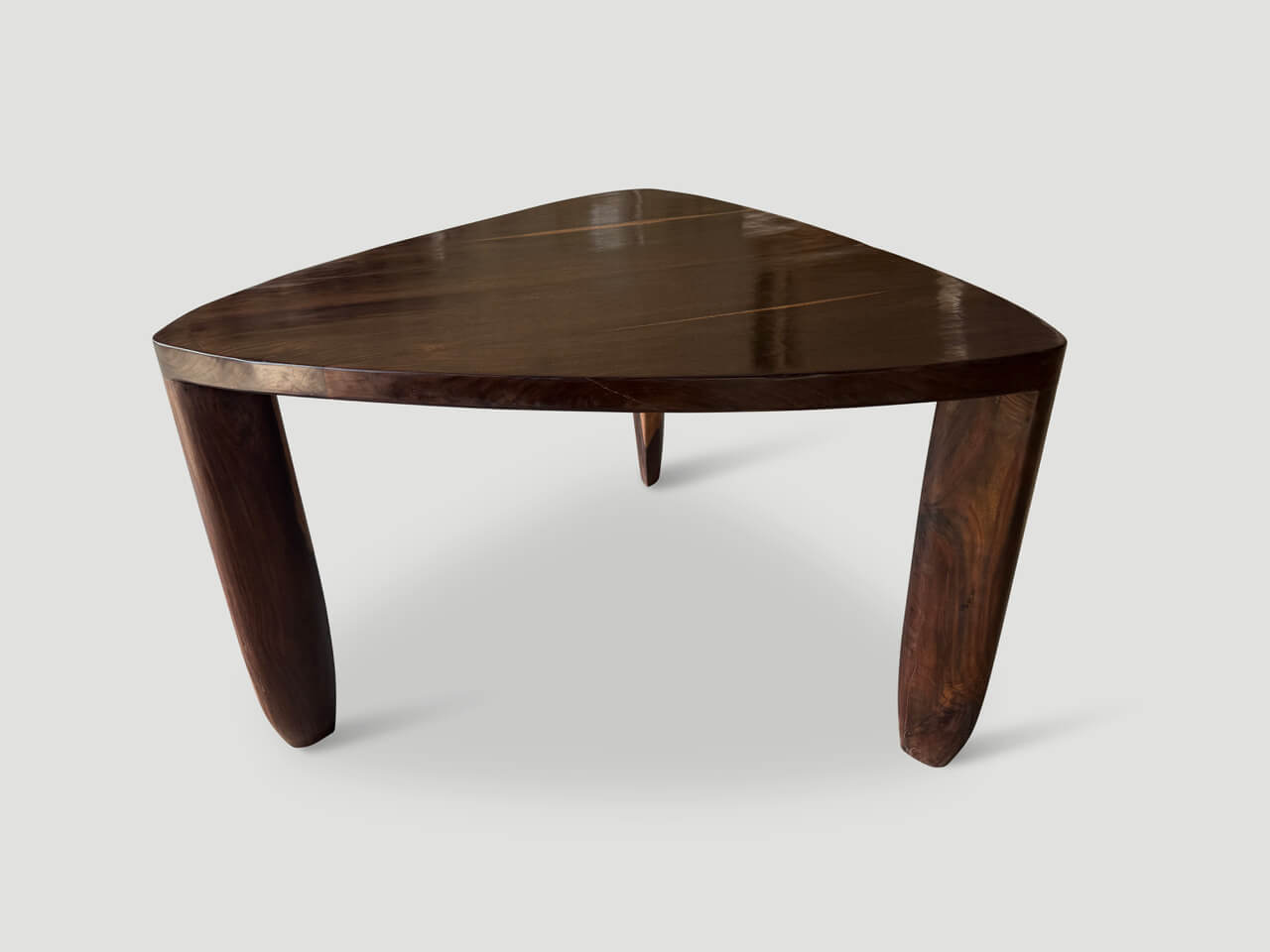 IMPRESSIVE ROSEWOOD TABLE