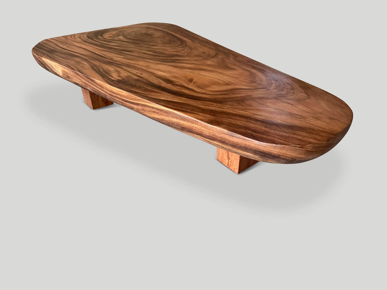 MINIMALIST COFFEE TABLE