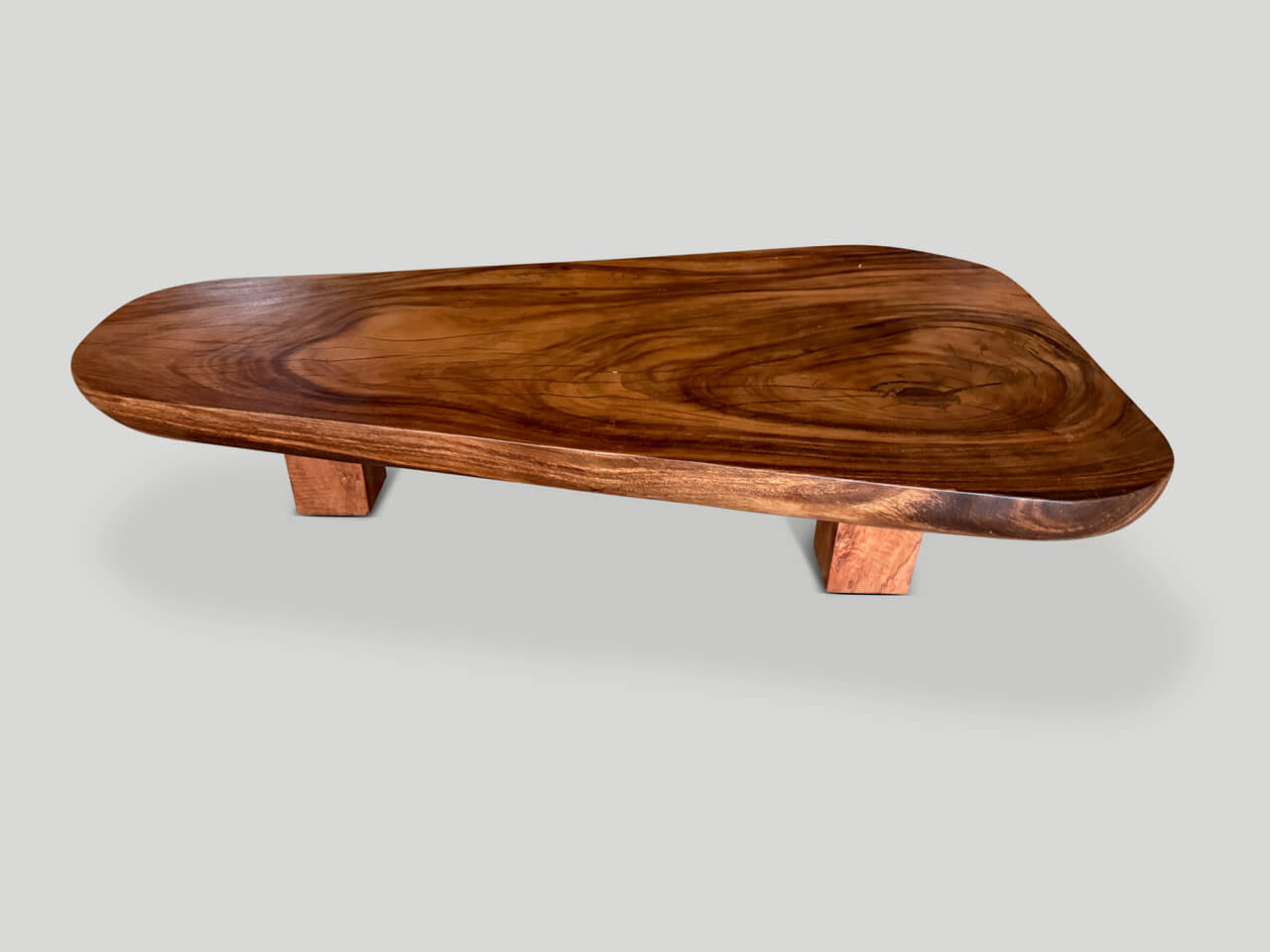 MINIMALIST COFFEE TABLE