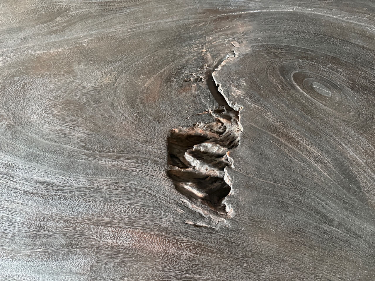 IMPRESSIVE SINGLE SLAB MINIMALIST COFFEE TABLE