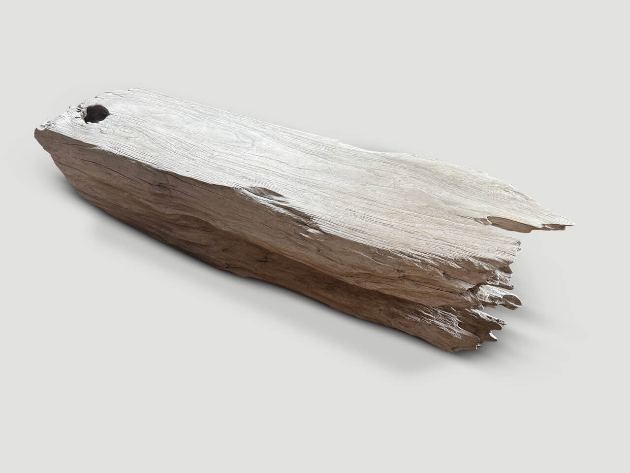 IMPRESSIVE LOG BENCH OR COFFEE TABLE