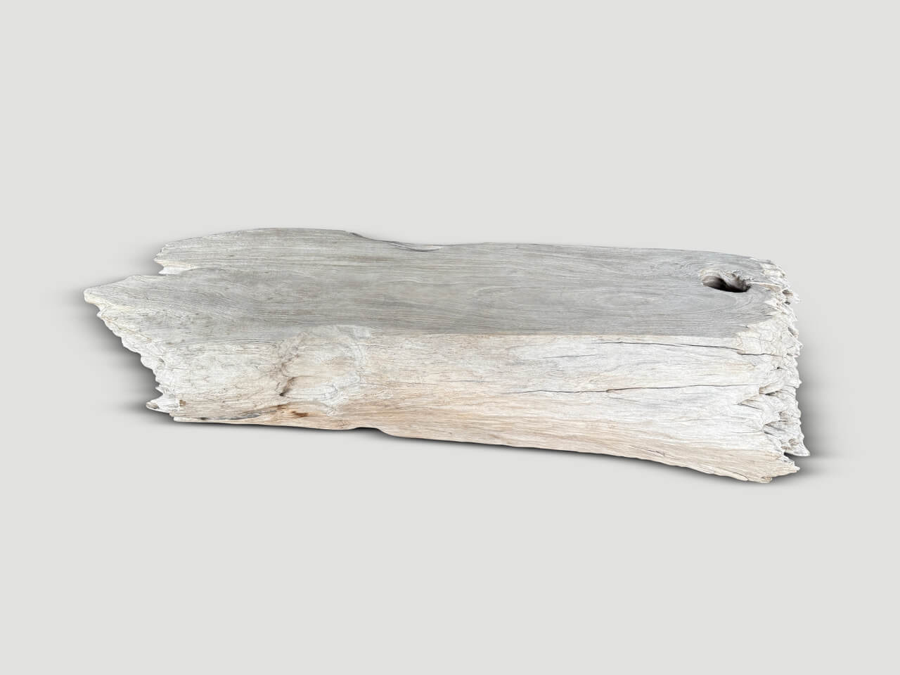 IMPRESSIVE LOG BENCH OR COFFEE TABLE