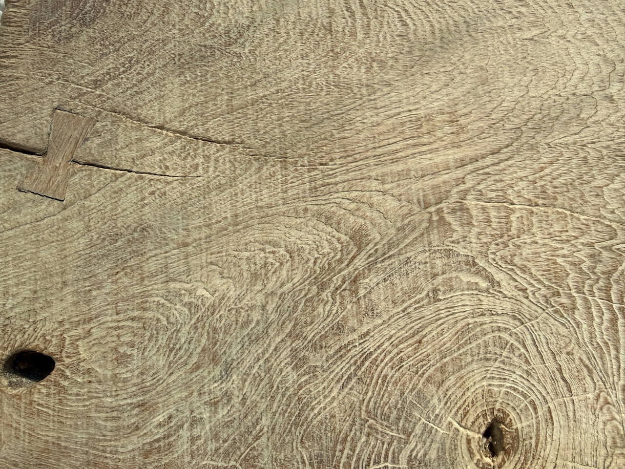 IMPRESSIVE LIVE EDGE LONG BENCH