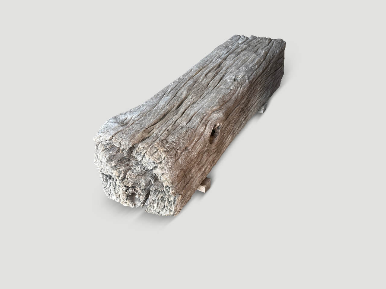 LOG STYLE SCULPTURAL BENCH