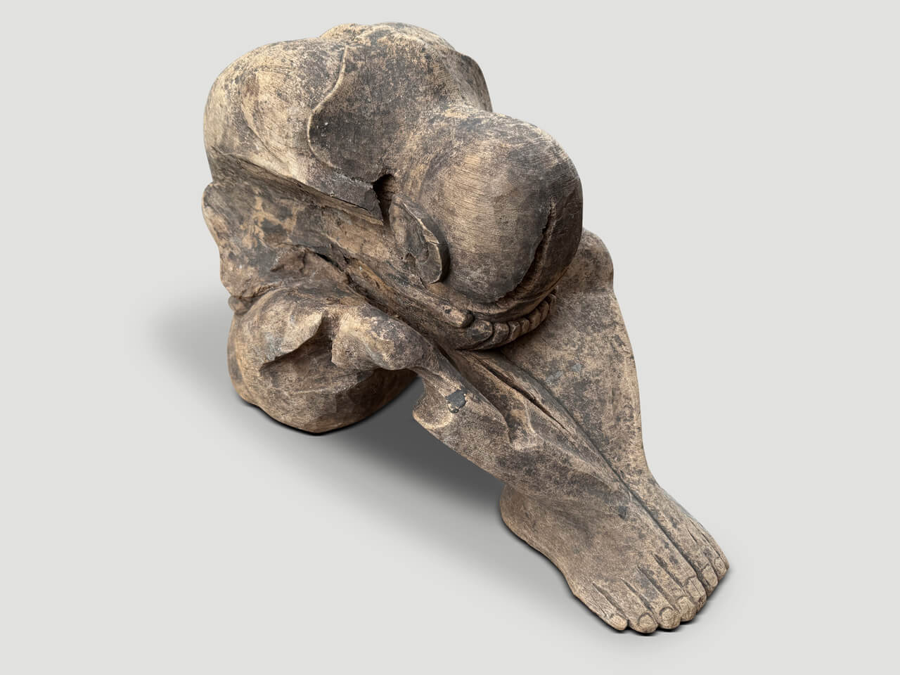 ANTIQUE PRAYING BUDDHA