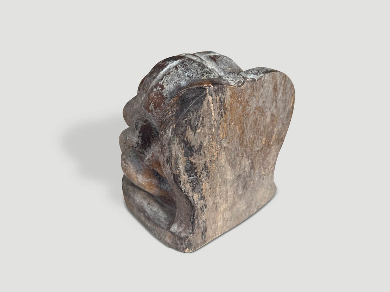 antique praying buddha