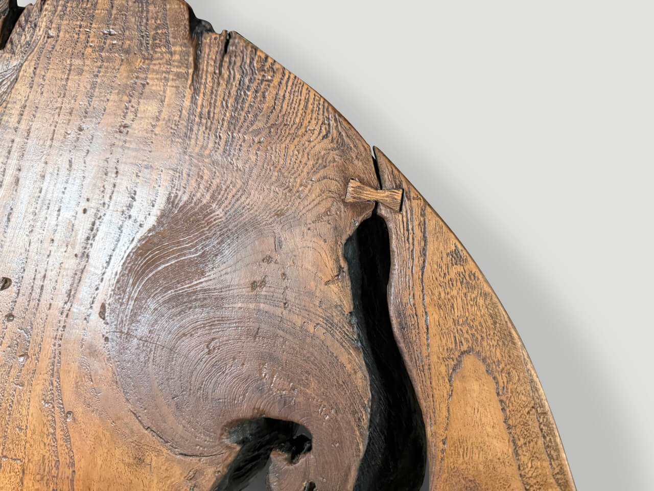 SCULPTURAL ORGANIC MODERN ROUND COFFEE TABLE