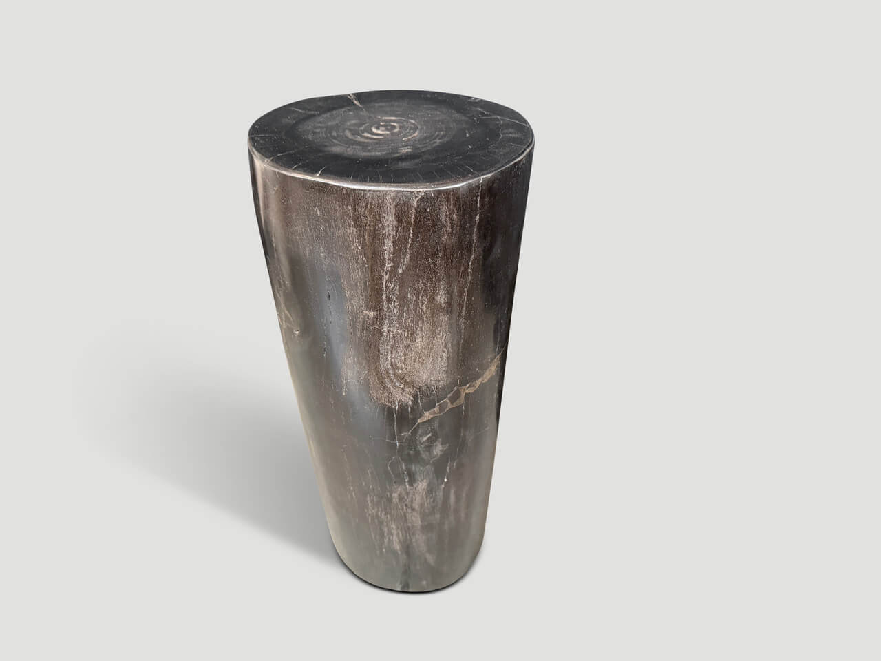 MINIMALIST COLUMN PETRIFIED WOOD SIDE TABLE.
