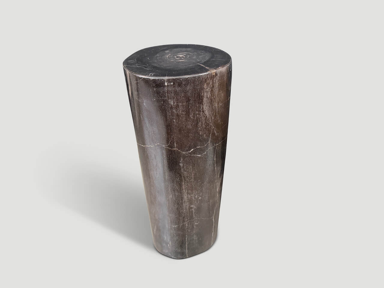MINIMALIST COLUMN PETRIFIED WOOD SIDE TABLE.