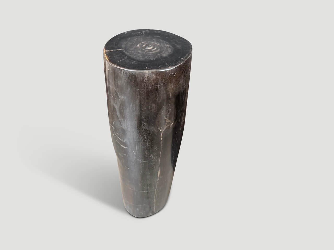 MINIMALIST COLUMN PETRIFIED WOOD SIDE TABLE.