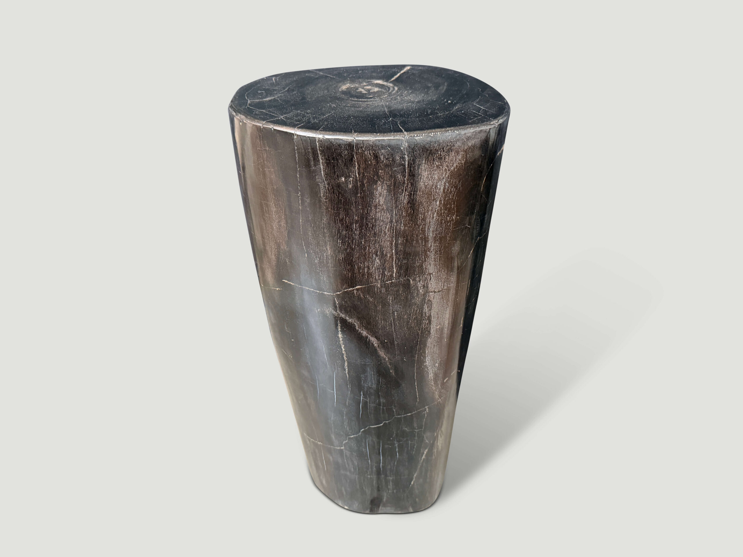 MINIMALIST COLUMN PETRIFIED WOOD SIDE TABLE